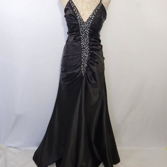 Le Cirque Women's Size M Black Rhinestone Embellished Ruched Evening Gown Formal - Picture 1 of 15